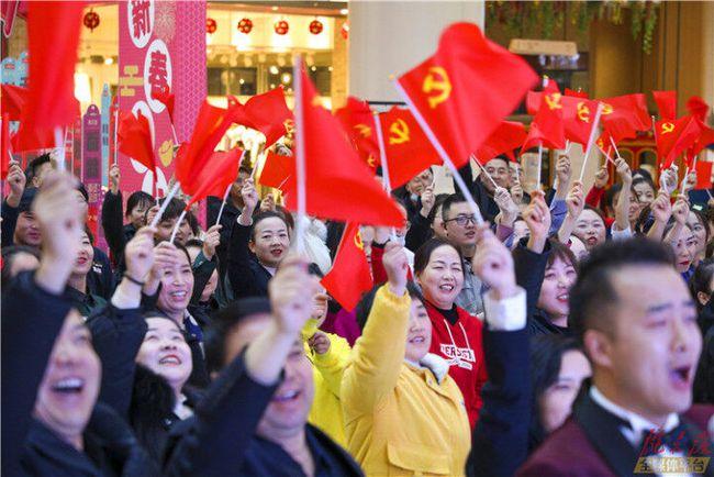 子长市总工会:春节“送温暖” 慰问暖人心